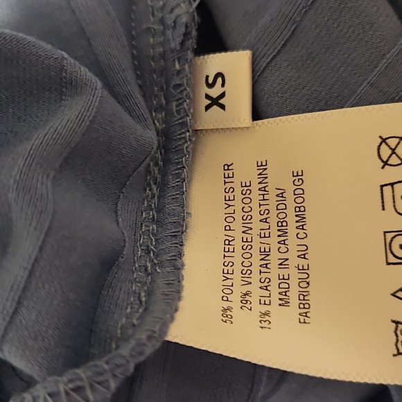 💖$5 add to bundle NWOT blue tank top with open back💖 - Picture 5 of 5